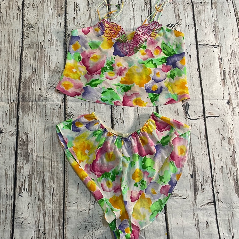 NWT VINTAGE VICTORIA SECRET FLORAL PAJAMA SET, TOP AND BOTTOM, petite